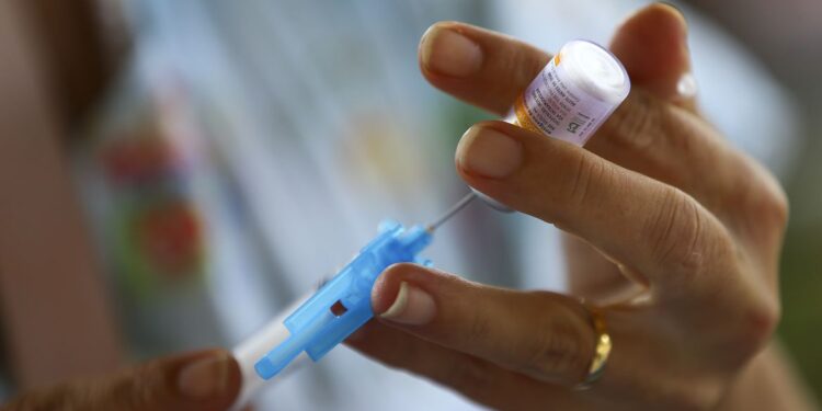 Covid-19: Distrito Federal vacinará adolescentes de 14 e 15 anos