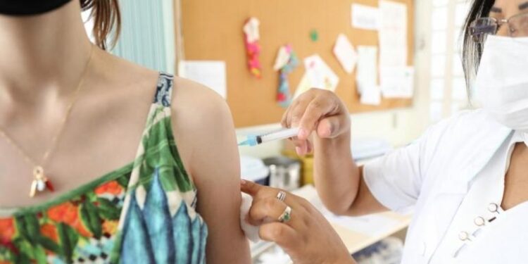 Covid-19: Rio vacina hoje adolescentes de 12 e 13 anos