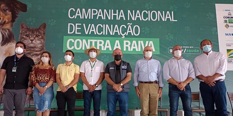 Saúde promove Dia “D” de vacina antirrábica na fronteira com a Bolívia