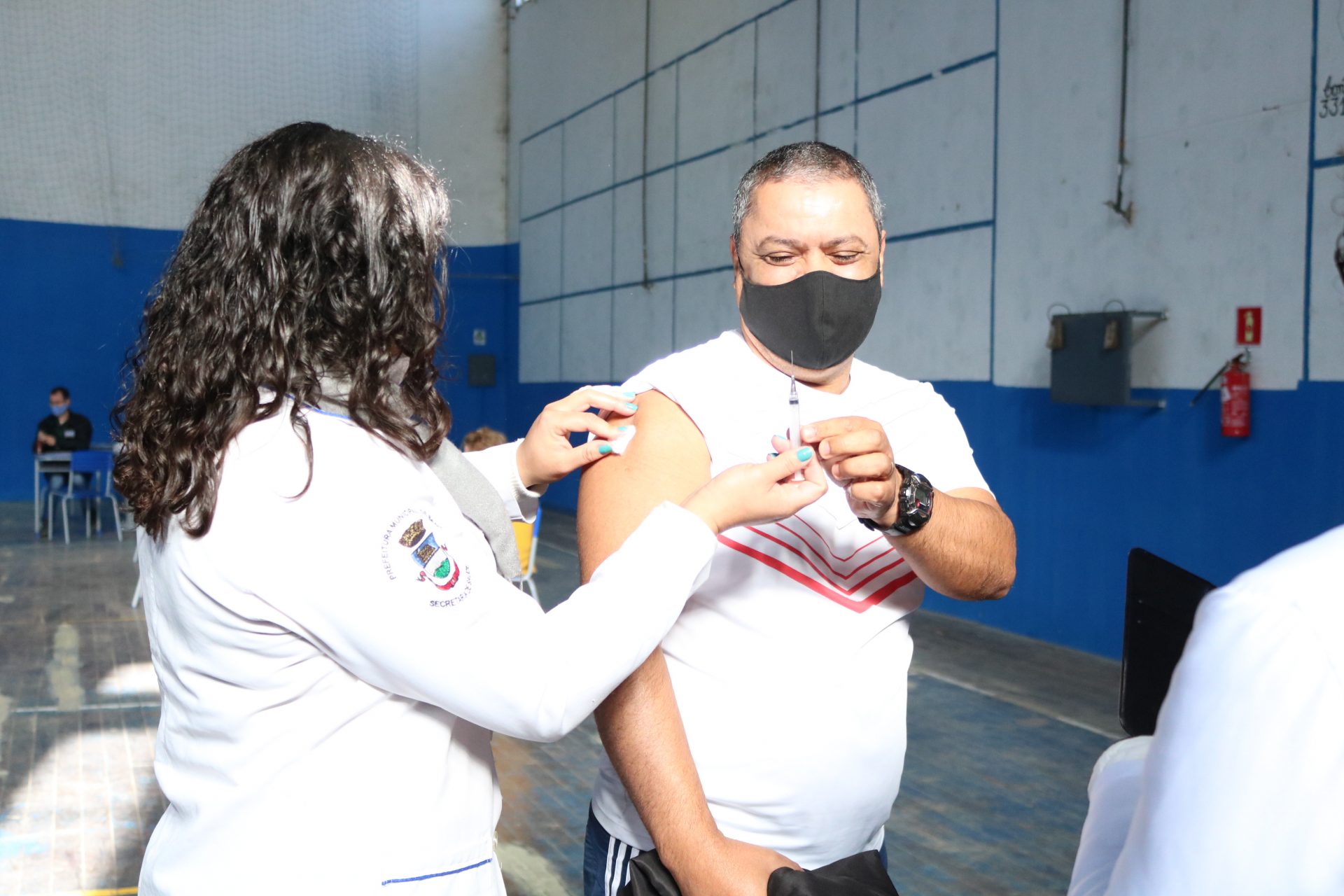Covid-19: vacinação avança e internações caem no Rio de Janeiro