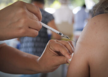 Imunossuprimidos já podem se vacinar sem agendamento no DF