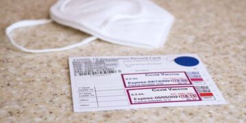 Fiocruz: passaporte vacinal e máscara são fundamentais para reabertura