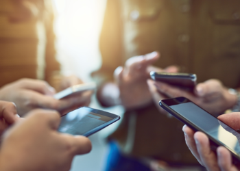 Usar celular por muito tempo é prejudicial à saúde?