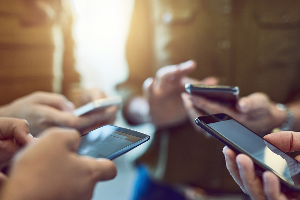 Usar celular por muito tempo é prejudicial à saúde?