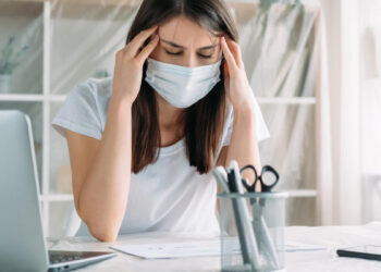 Conheça os principais sintomas da Ômicron