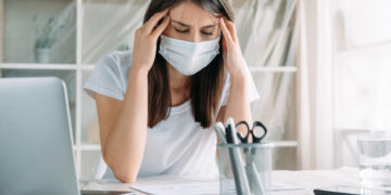 Conheça os principais sintomas da Ômicron