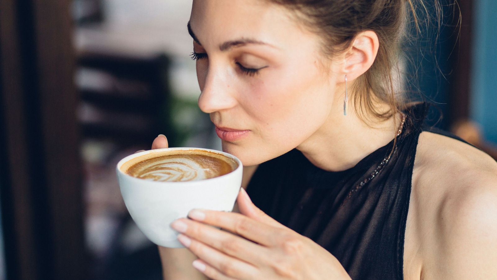 Por que o cafezinho depois do almoço deve ser evitado?