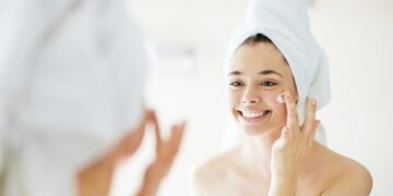 Cuidados com a pele: hábitos diários para uma pele saudável