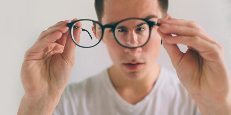 Astigmatismo: o que é, sintomas, teste e tratamento Astigmatismo: o que é, sintomas, teste e tratamento