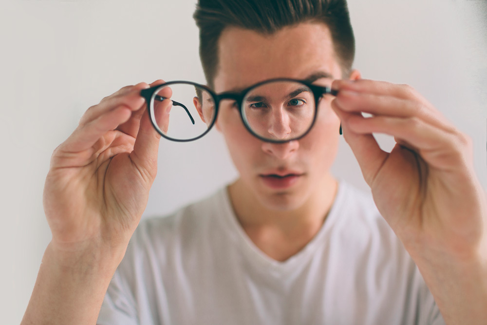 Astigmatismo: o que é, sintomas, teste e tratamento